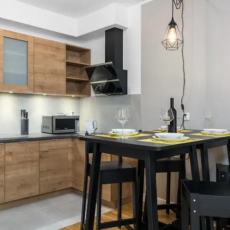 Apartment Apartament Black & White Mostowa By Renters *